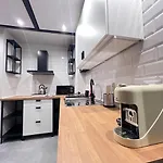 Elegante In Centro - Metro Marconi Apartment